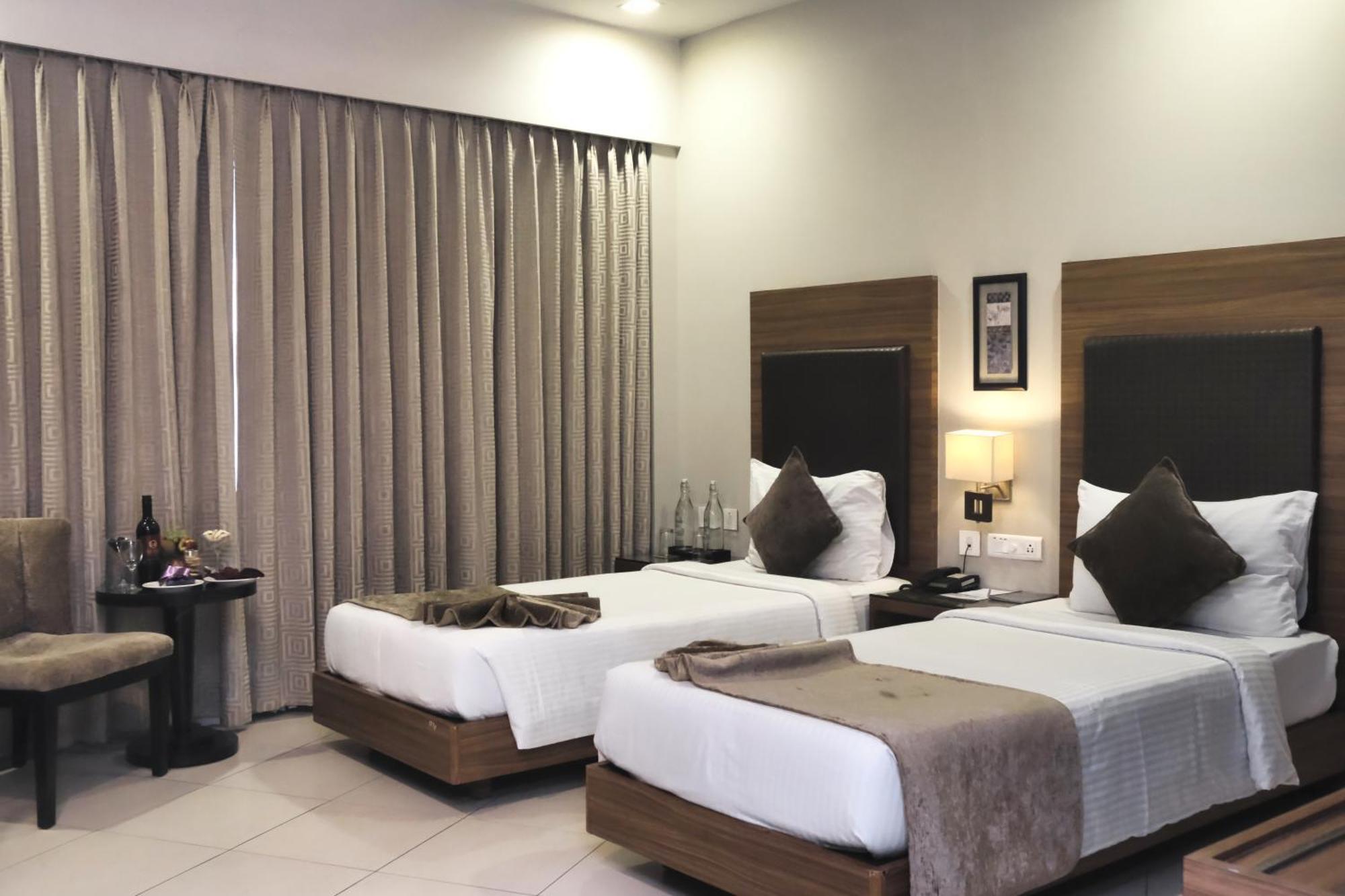 Peerless Hotel Durgapur Buitenkant foto
