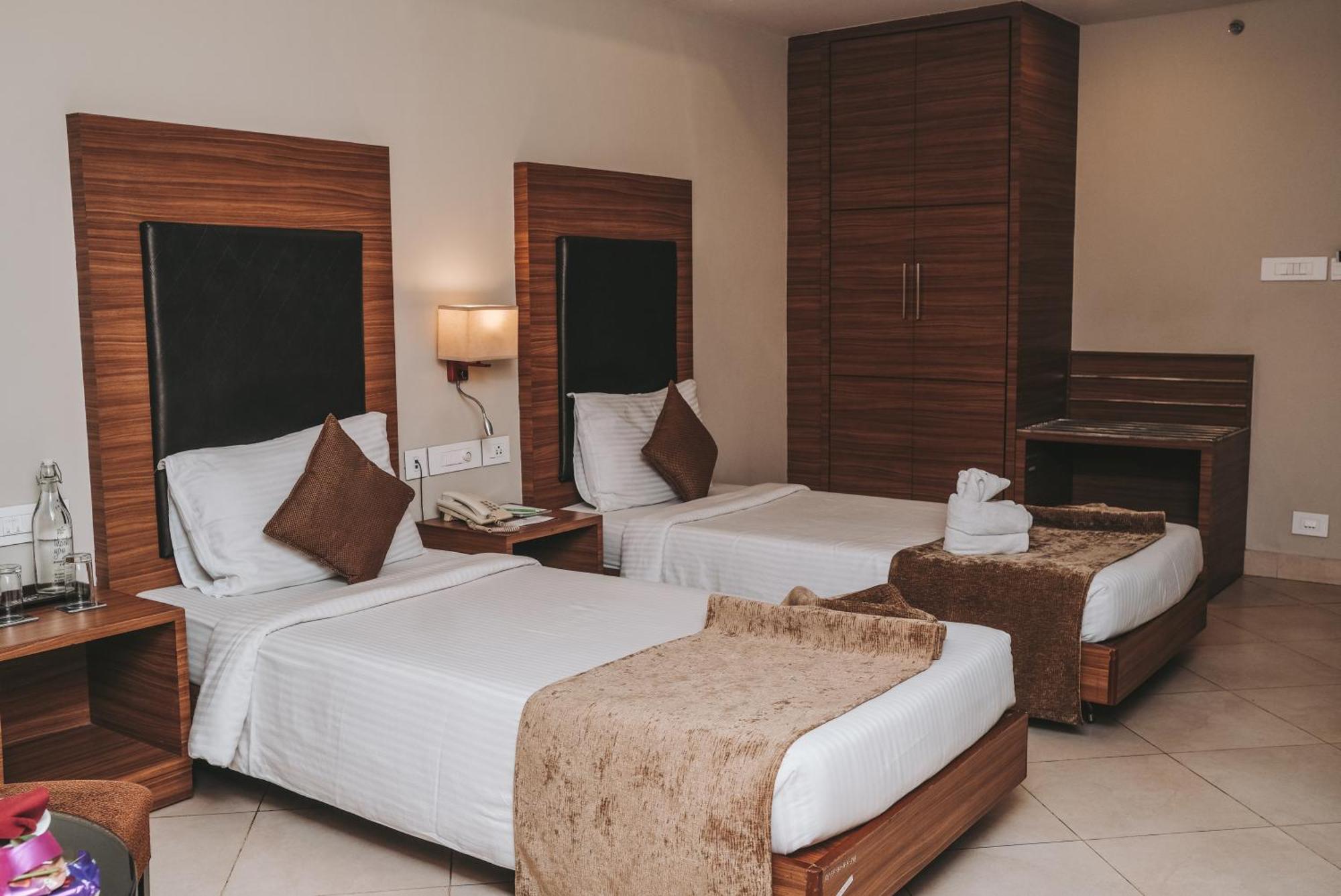 Peerless Hotel Durgapur Buitenkant foto