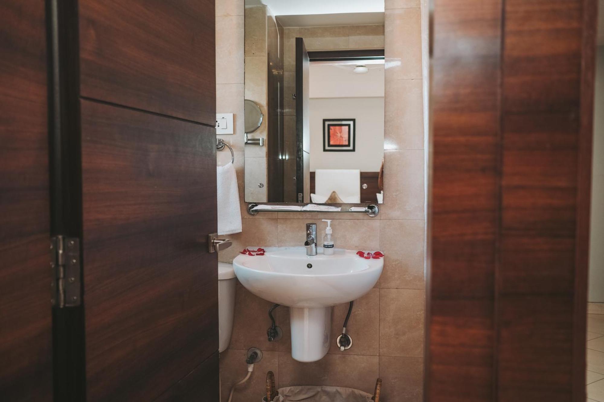 Peerless Hotel Durgapur Buitenkant foto