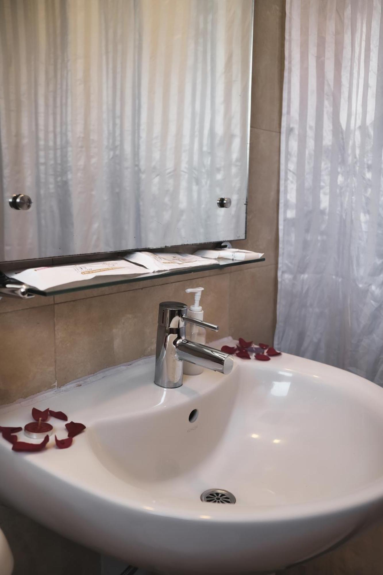 Peerless Hotel Durgapur Buitenkant foto