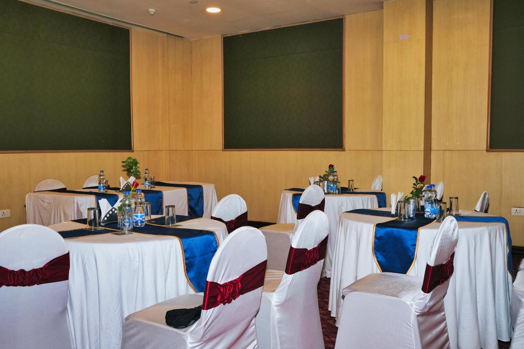 Peerless Hotel Durgapur Buitenkant foto