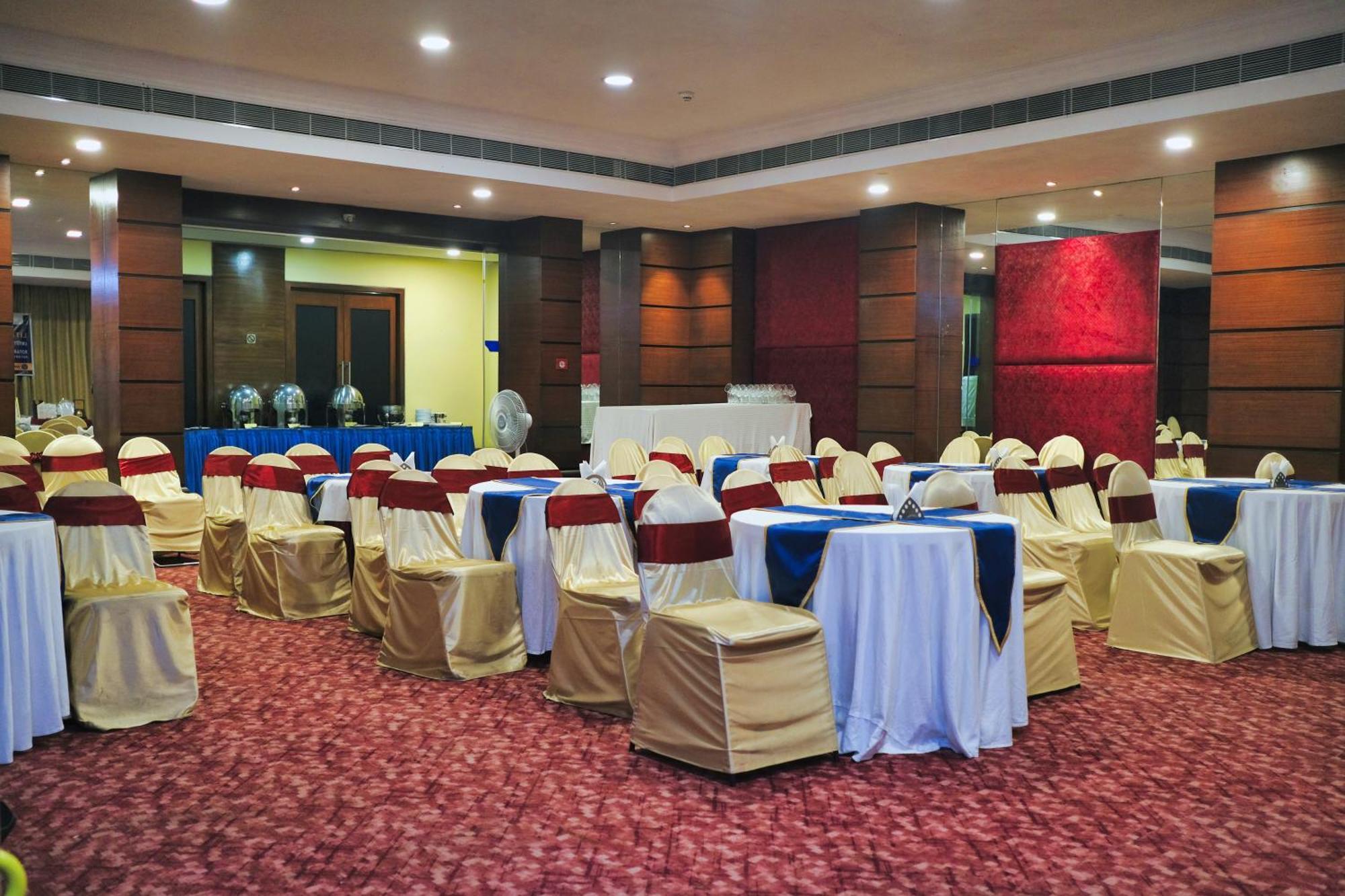Peerless Hotel Durgapur Buitenkant foto