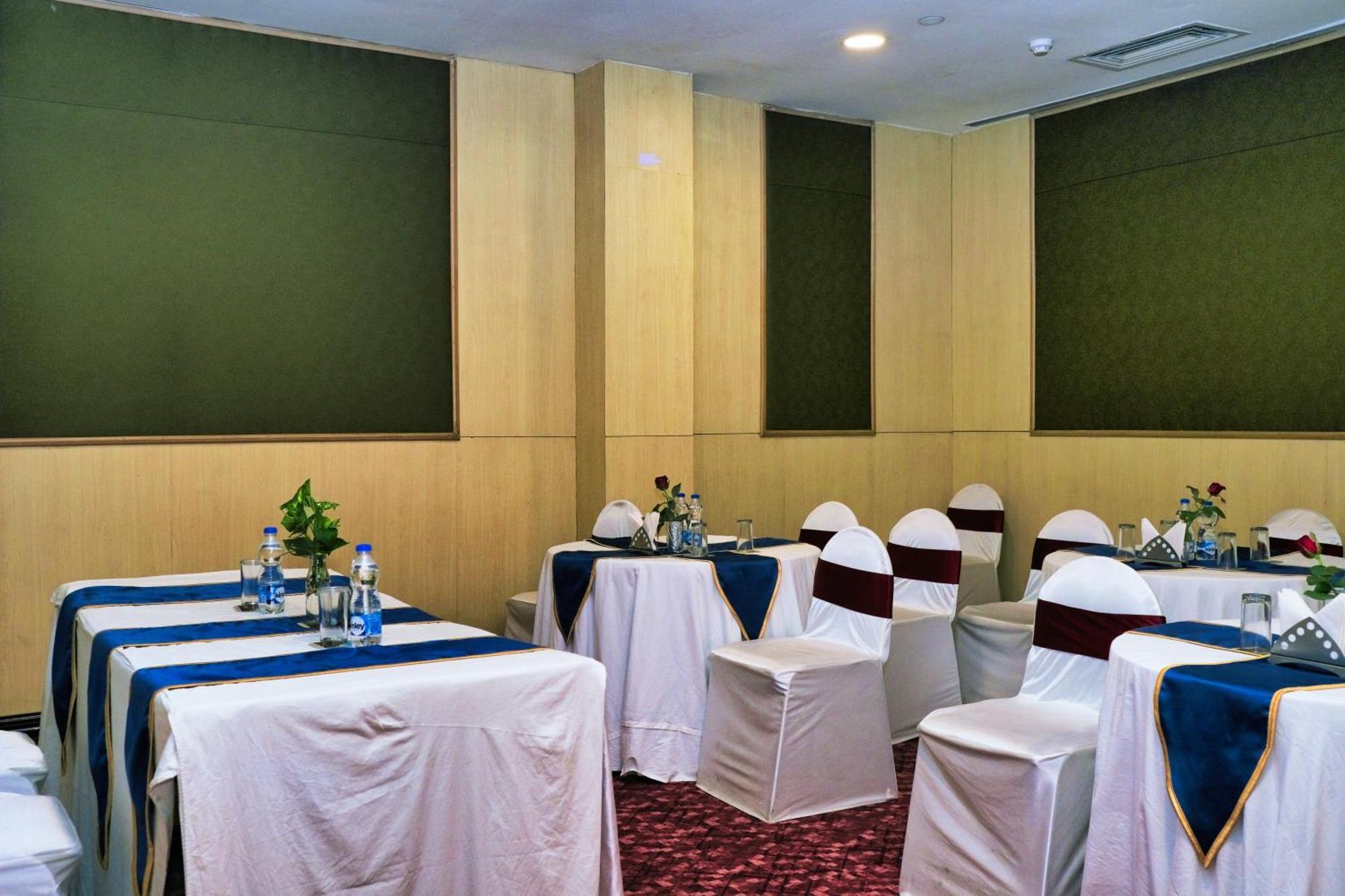 Peerless Hotel Durgapur Buitenkant foto