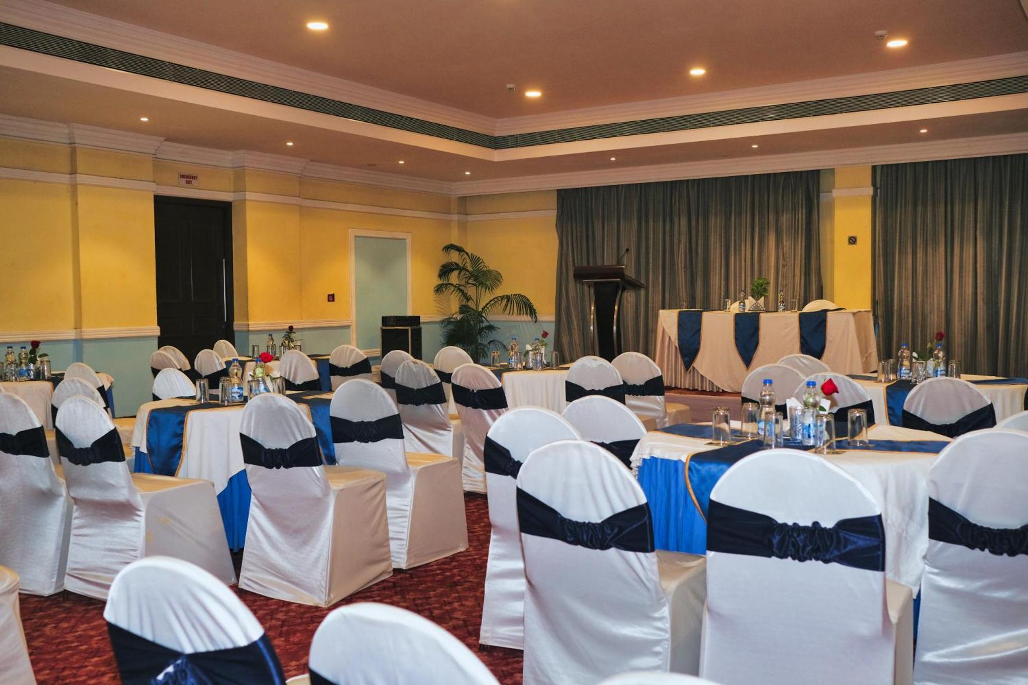 Peerless Hotel Durgapur Buitenkant foto