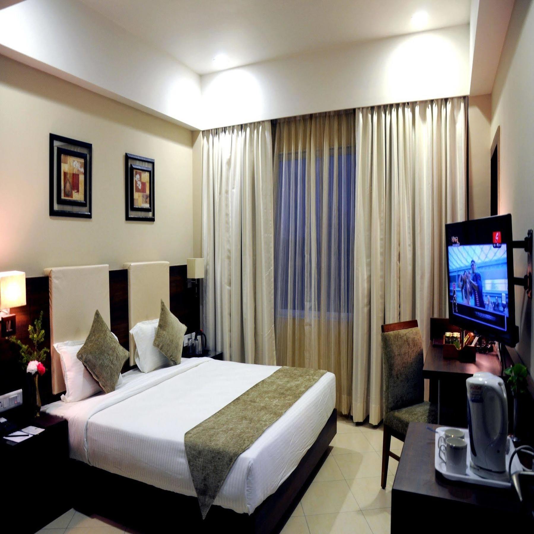 Peerless Hotel Durgapur Buitenkant foto