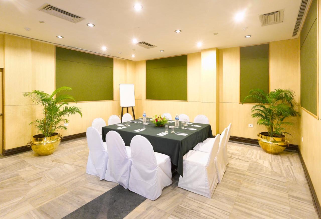 Peerless Hotel Durgapur Buitenkant foto